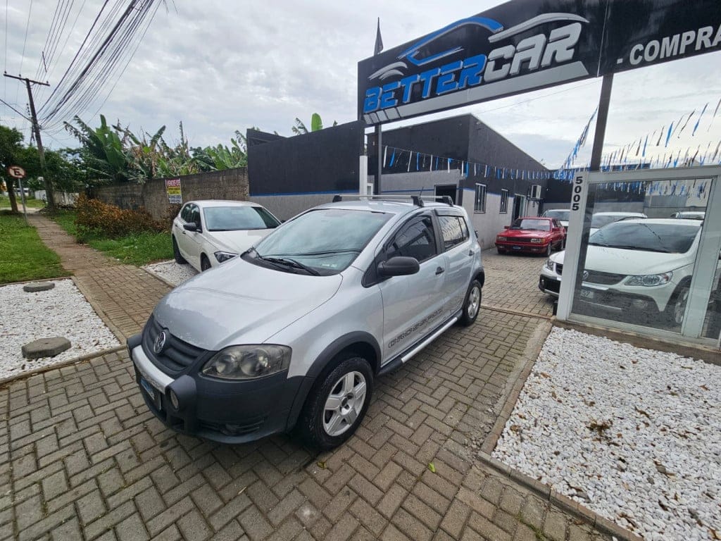 Volkswagen Crossfox 1.6 Mi Total Flex 8V 5p na cor Cinza em Curitiba / PR - 5933