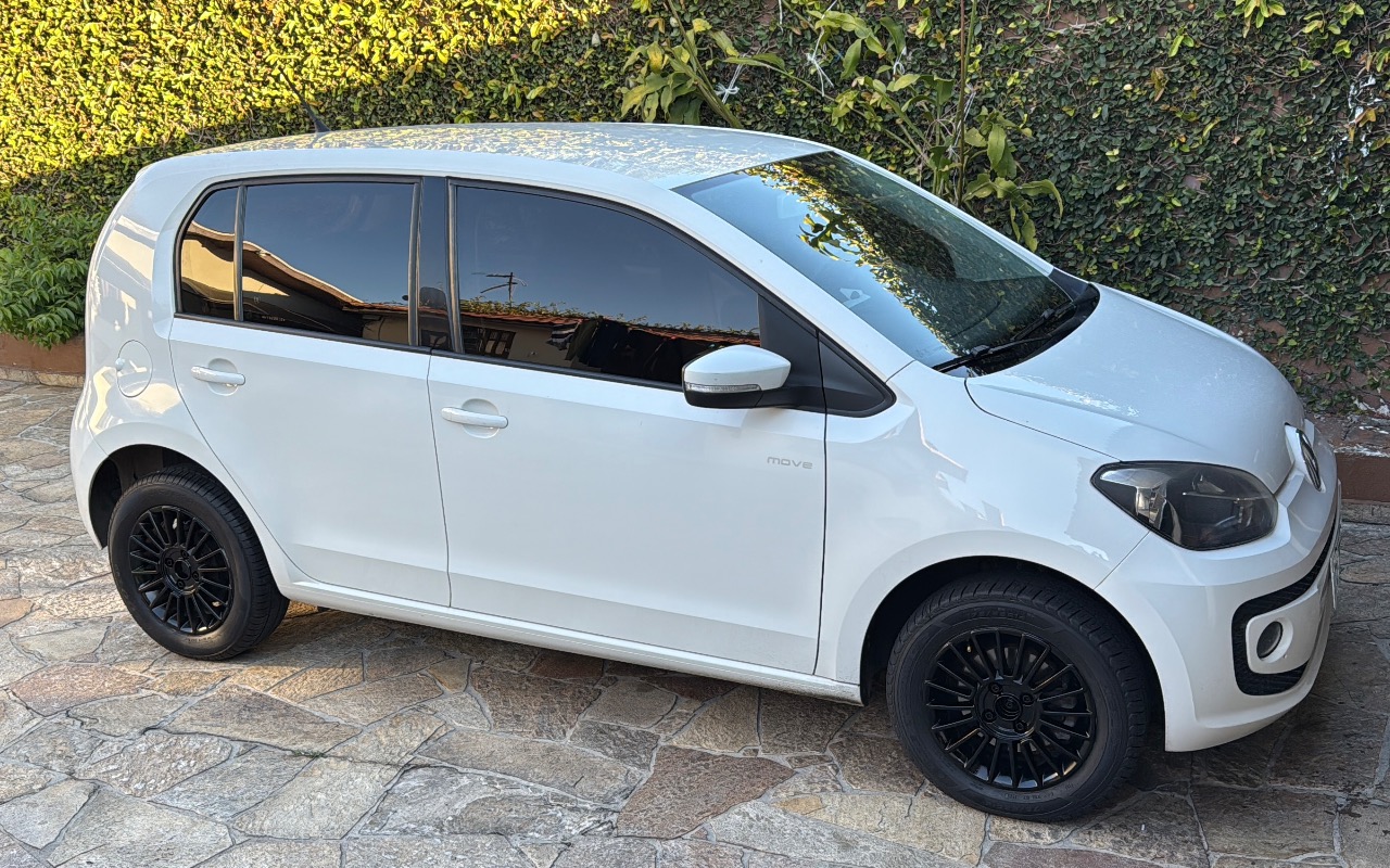 Volkswagen Up! 2017 Branco — foto 1 de 3