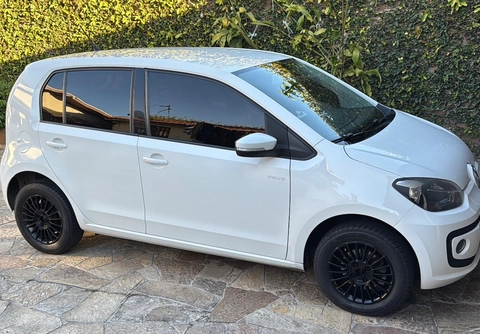 Volkswagen Up! 2017 Branco — foto 1 de 3