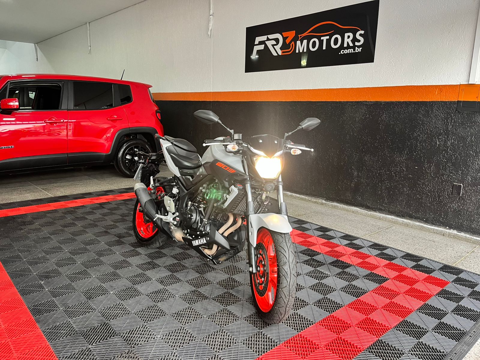YAMAHA MT-03 321/ABS  na cor Cinza no Gravataí / RS - 7274