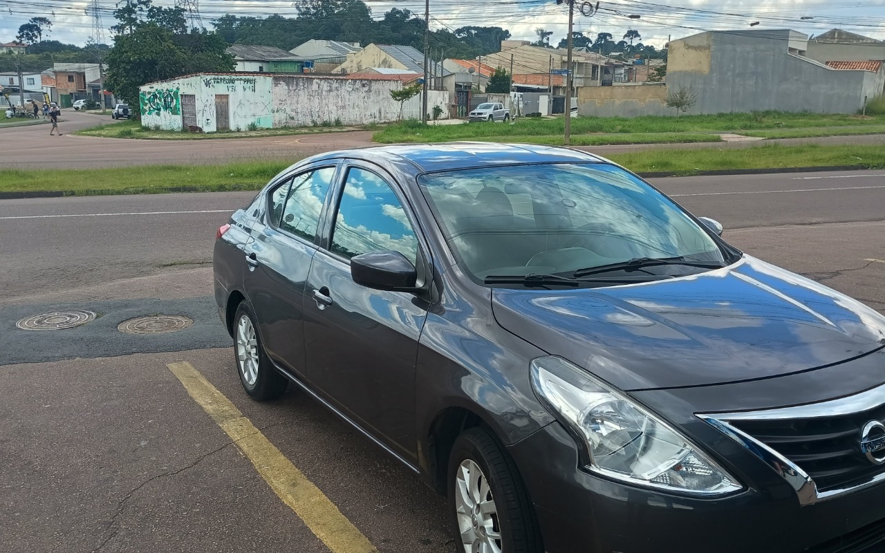 Nissan VERSA 2016 Cinza — foto 1 de 3