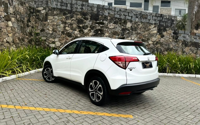 imagem-https://www.socarrao.com.br/sc-vehicle-images-prod/774643/1770229423222-003_fd349db75c94b6a2410502573522d5de.jpeg