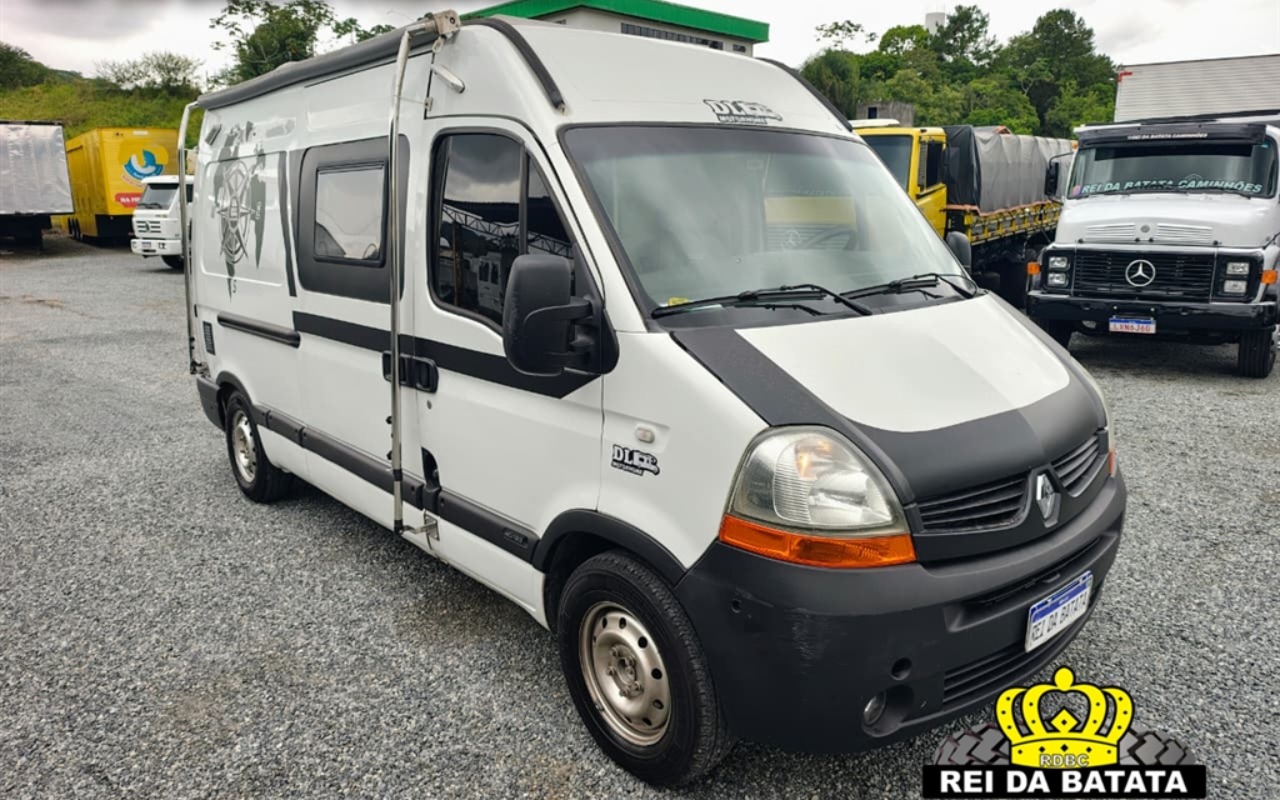 Renault Master 2.5 dCi Furg. Medio/LongoTA Dies. na cor Branco em Blumenau / SC - 780012