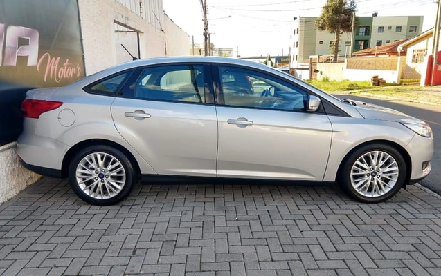 imagem-https://www.socarrao.com.br/sc-vehicle-images-prod/780076/1780946297057-2732657_2_B_704d05b74b.jpg