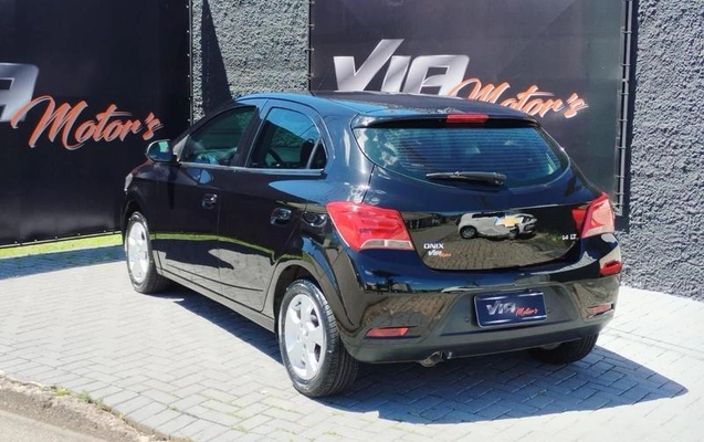 imagem-https://www.socarrao.com.br/sc-vehicle-images-prod/780119/1786136011703-7490533_16_B_f23152c54f.jpeg