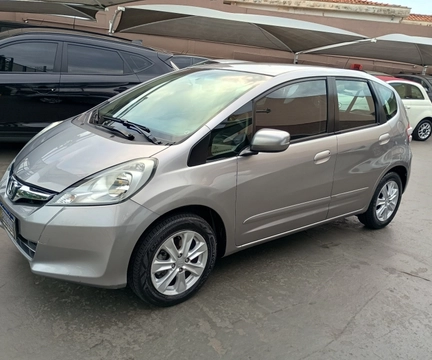 Honda Fit 2014 Cinza — foto 1 de 3