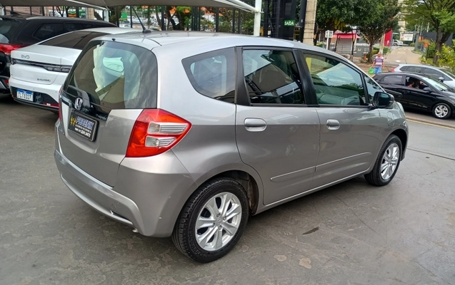 imagem-https://www.socarrao.com.br/sc-vehicle-images-prod/780624/1779465321941-m9vVpMkIFL6nEZdtGMZA5whse0Kv9dlg.jpg