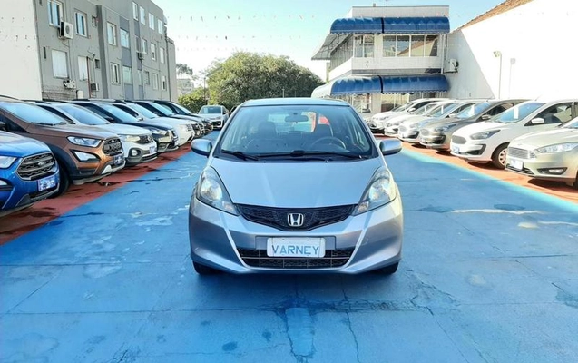 imagem-https://www.socarrao.com.br/sc-vehicle-images-prod/780780/1788982597600-7116239_0_B_d8ec0a9c7e.jpeg