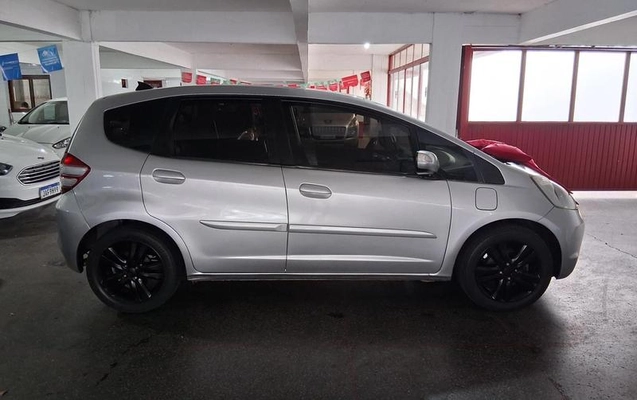 imagem-https://www.socarrao.com.br/sc-vehicle-images-prod/780790/1789402068532-7572030_3_B_cb3564421f.jpeg