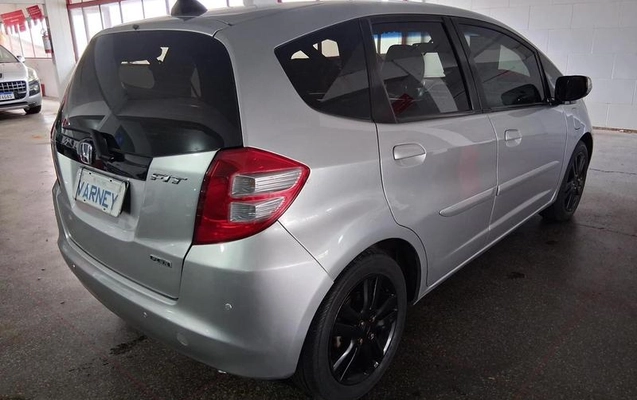 imagem-https://www.socarrao.com.br/sc-vehicle-images-prod/780790/1789402068534-7572030_6_B_8f69b3671a.jpeg