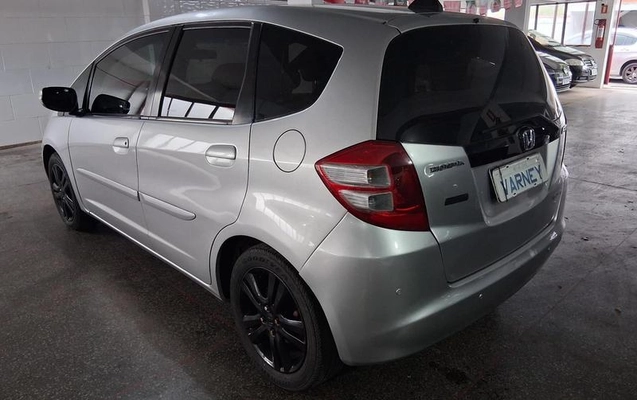 imagem-https://www.socarrao.com.br/sc-vehicle-images-prod/780790/1789402068535-7572030_8_B_0b39f70fe1.jpeg