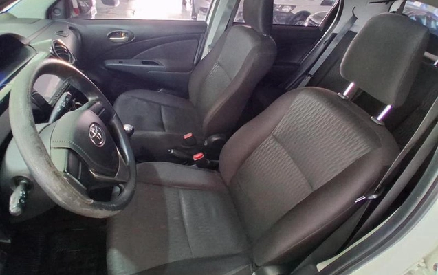 imagem-https://www.socarrao.com.br/sc-vehicle-images-prod/780798/1788982571871-7632961_11_B_3a83d7d34f.jpeg
