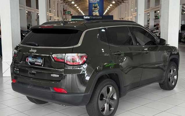 imagem-https://www.socarrao.com.br/sc-vehicle-images-prod/782698/1782848624631-7784397_1_B_d4a0002c91.jpeg