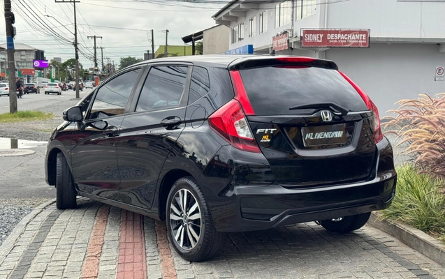 imagem-https://www.socarrao.com.br/sc-vehicle-images-prod/783279/1784753701053-d22c43efb3b340a6a965a35ebfffe367_1768797179659.jpeg