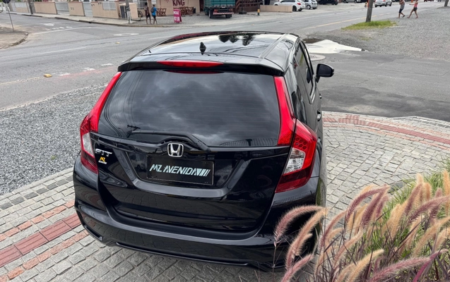 imagem-https://www.socarrao.com.br/sc-vehicle-images-prod/783279/1784753701060-cb432b45df4e43b09a9fcdddbca62285_1768797182508.jpeg