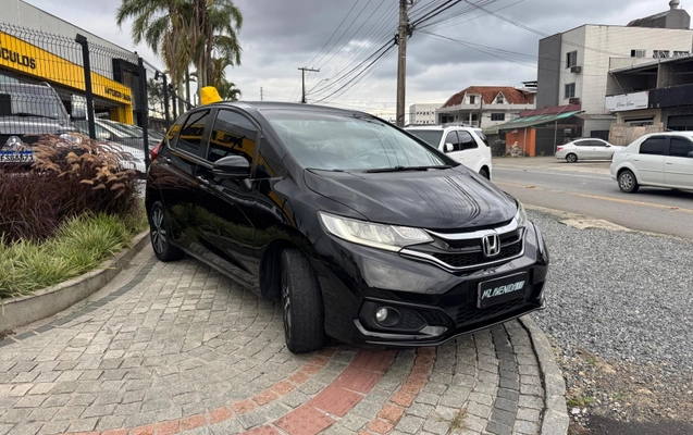 imagem-https://www.socarrao.com.br/sc-vehicle-images-prod/783279/1784753701061-0fb11d6c7e4e47ee94ddb0cc747a32a0_1768797182956.jpeg