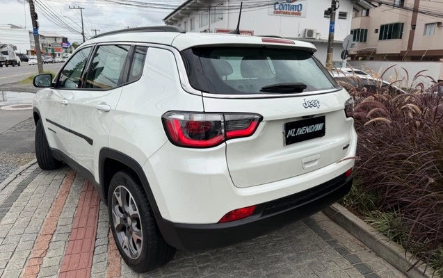 imagem-https://www.socarrao.com.br/sc-vehicle-images-prod/783281/1788376032731-2414fee45fd84a9e8abc06b9c9cf8f46_1770255874717.jpeg