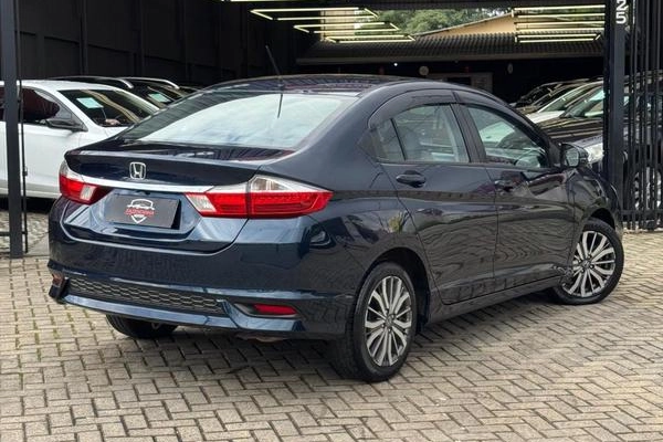 imagem-https://www.socarrao.com.br/sc-vehicle-images-prod/786617/1785962489750-7786403_19_B_abfcade53e.jpeg