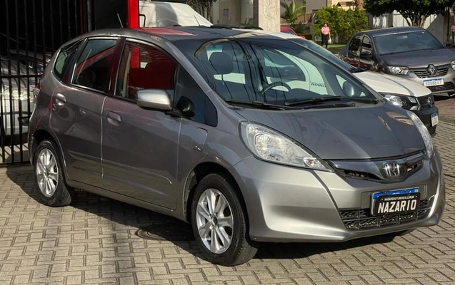 imagem-https://www.socarrao.com.br/sc-vehicle-images-prod/788862/1783514530287-6854153_0_B_78f4c9b23b.jpeg