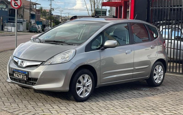 imagem-https://www.socarrao.com.br/sc-vehicle-images-prod/788862/1783514530287-6854153_1_B_27f53465f2.jpeg