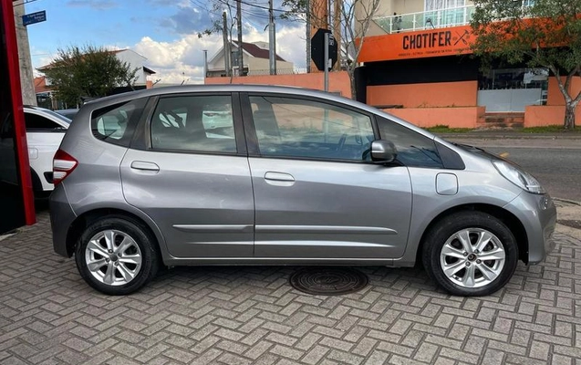 imagem-https://www.socarrao.com.br/sc-vehicle-images-prod/788862/1783514530287-6854153_8_B_867fe71c83.jpeg