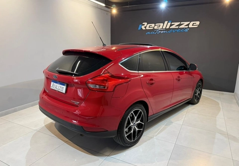 Ford Focus 2017 Vermelho — foto 1 de 3
