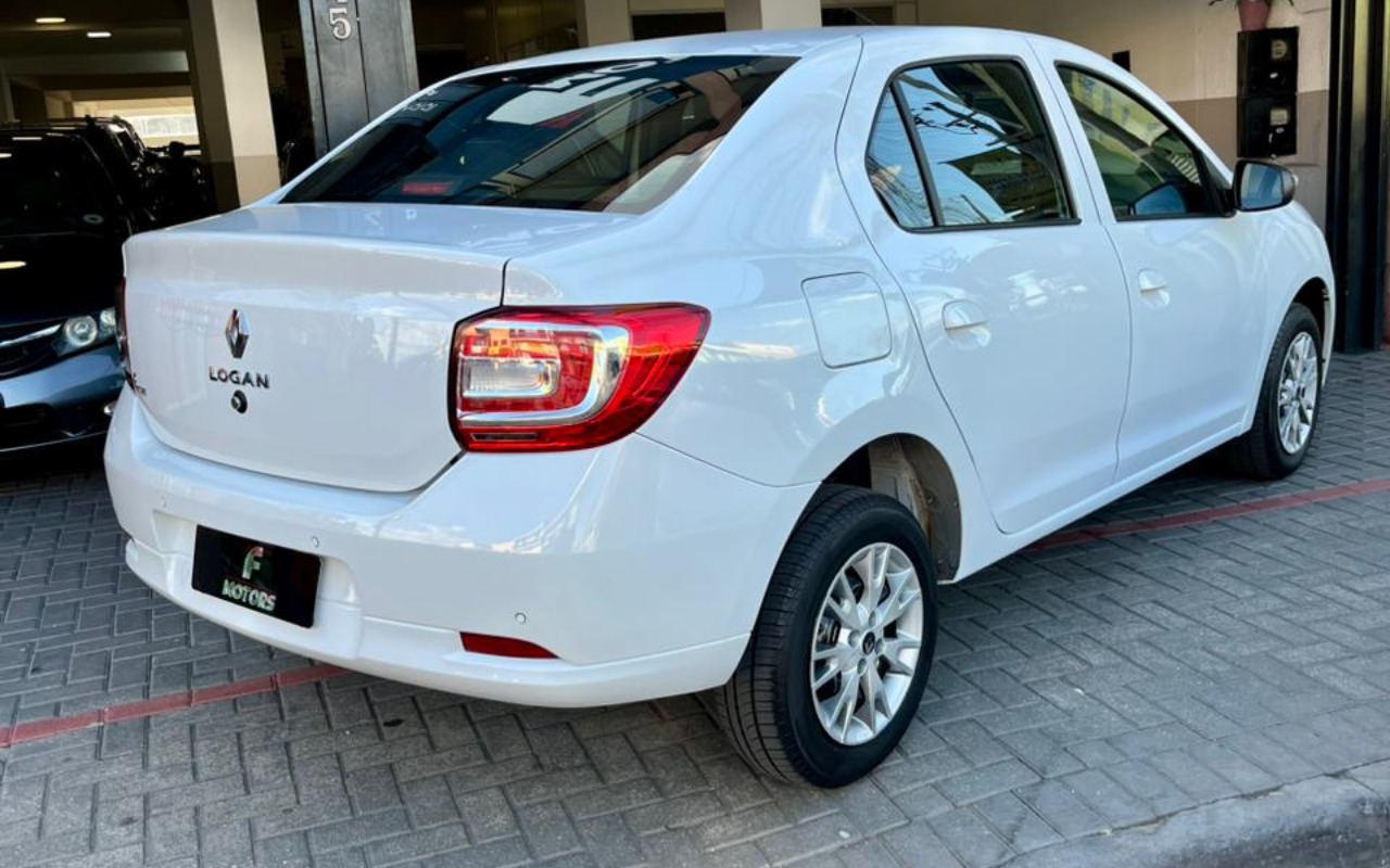 imagem-https://www.socarrao.com.br/sc-vehicle-images-prod/806015/1770656433302-V2hhdHNBcHAgSW1hZ2UgMjAyNi0wMi0wOSBhdCAxMS4xMy4xMSAoMSkuanBlZw.jpeg