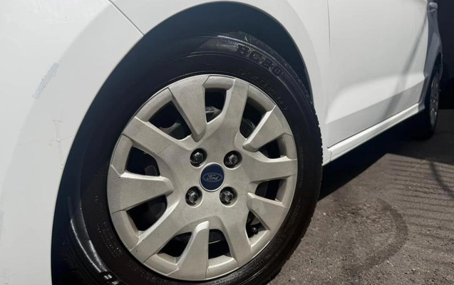 imagem-https://www.socarrao.com.br/sc-vehicle-images-prod/806435/1789671965000-7794376_9_B_8440690fbf.jpeg