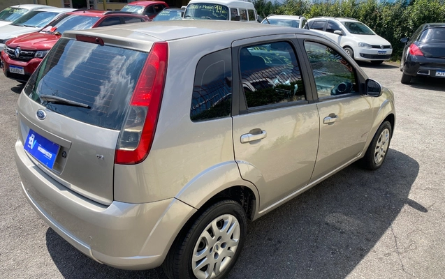 imagem-https://www.socarrao.com.br/sc-vehicle-images-prod/807415/1789584673468-SU1HXzEyNDMuanBlZw.jpeg