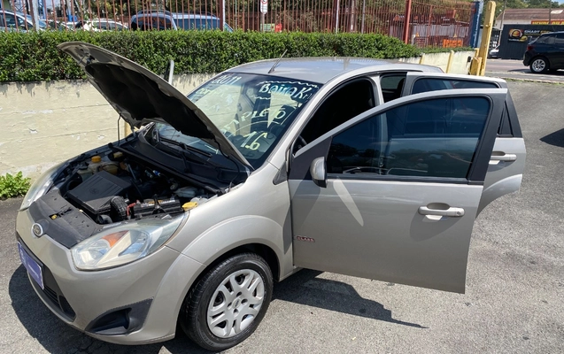 imagem-https://www.socarrao.com.br/sc-vehicle-images-prod/807415/1789584674719-SU1HXzEyNTkuanBlZw.jpeg