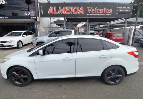 Ford Focus 2014 Branco — foto 1 de 3