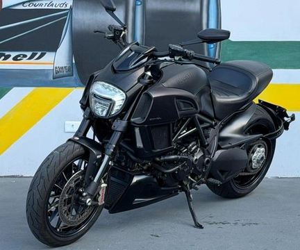 Ducati DIAVEL 1198 Carbon 2015 Preto — foto 1 de 3