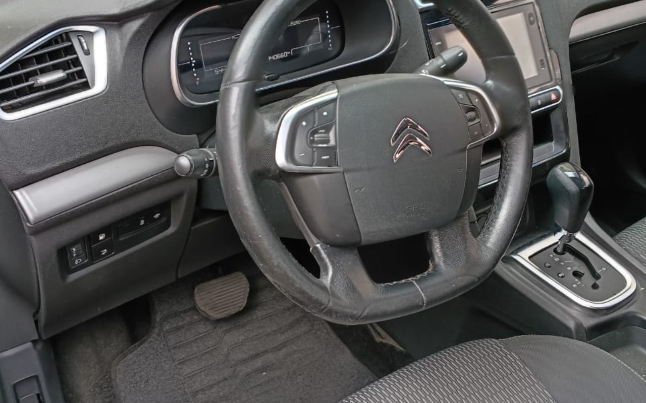 imagem-https://www.socarrao.com.br/sc-vehicle-images-prod/808843/1770688367532-SU1HLTIwMjUxMjI3LVdBMDAxNC5qcGc.jpg