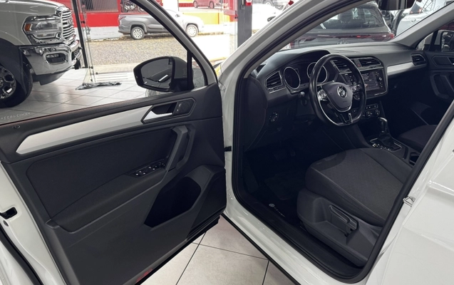 imagem-https://www.socarrao.com.br/sc-vehicle-images-prod/811471/1785768628436-0urXosAG1pIrMtQdilQ0brZjaLmXMxWk1gS7.jpg