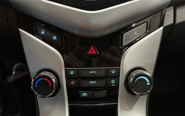 imagem-https://www.socarrao.com.br/sc-vehicle-images-prod/811485/1772024624364-vehicle_image_1766082203_4653fefd7e7886dfe26a8f662e18a3d7.jpeg