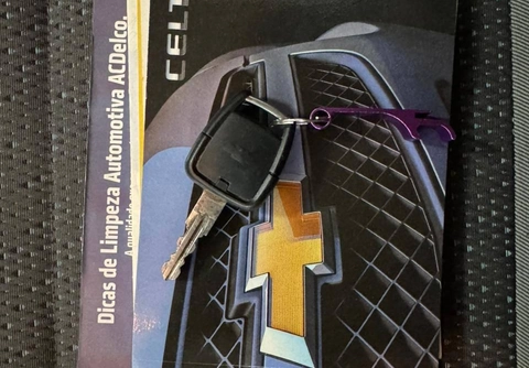 Chevrolet Celta 2013 Prata — foto 1 de 3