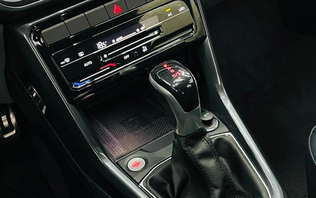 imagem-https://www.socarrao.com.br/sc-vehicle-images-prod/812412/1784842881136-7385187_13_B_80ce8a8cef.jpeg