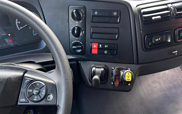 imagem-https://www.socarrao.com.br/sc-vehicle-images-prod/812897/1785960183846-7477816_13_B_7f02b6aaf8.jpeg