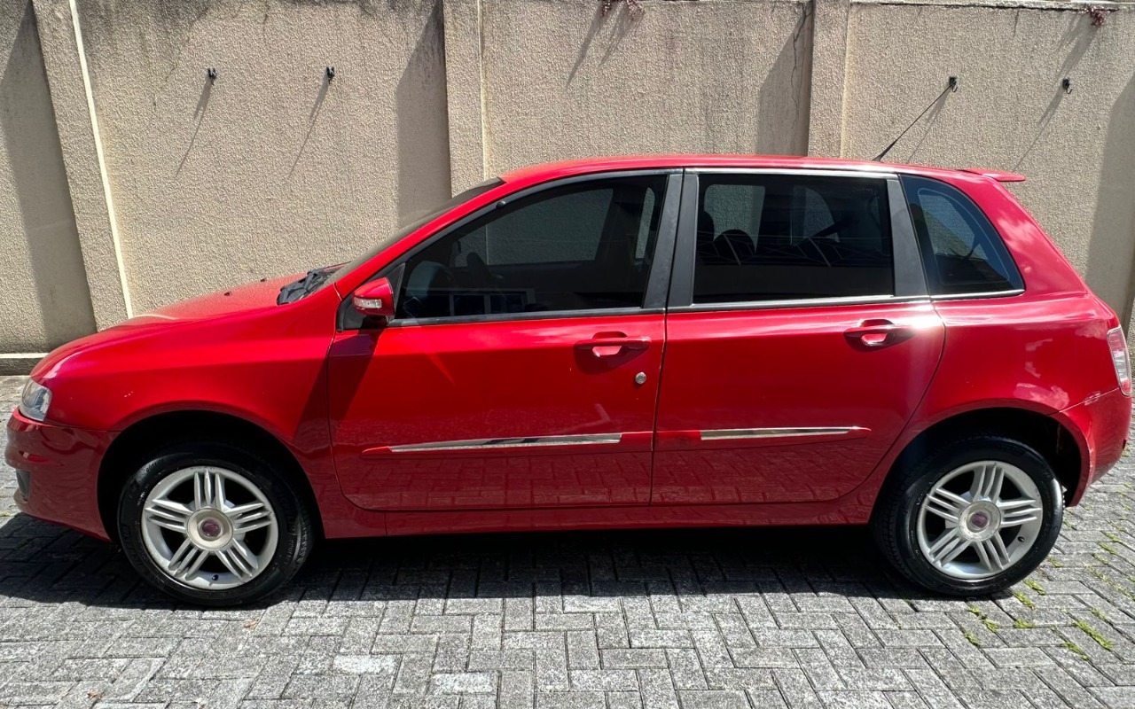 Fiat Stilo 1.8/ 1.8 Connect Flex 8V 5p na cor Vermelho em Curitiba / PR - 813421