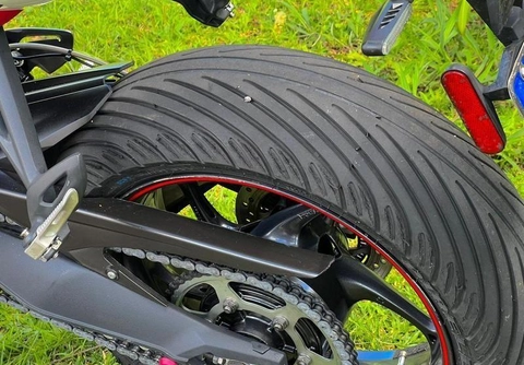 Triumph STREET TRIPLE 675 2015 Branco — foto 1 de 3