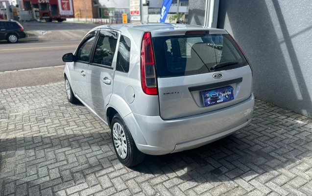 imagem-https://www.socarrao.com.br/sc-vehicle-images-prod/814703/1778982824864-vehicle_image_1769021910_0863be833024af0e07323698e8c23811.jpeg