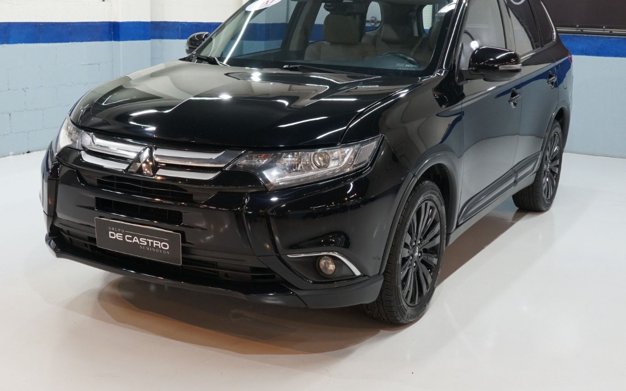Mitsubishi OUTLANDER 2.2 165cv Diesel Aut. na cor Marrom em Curitiba / PR - 817749