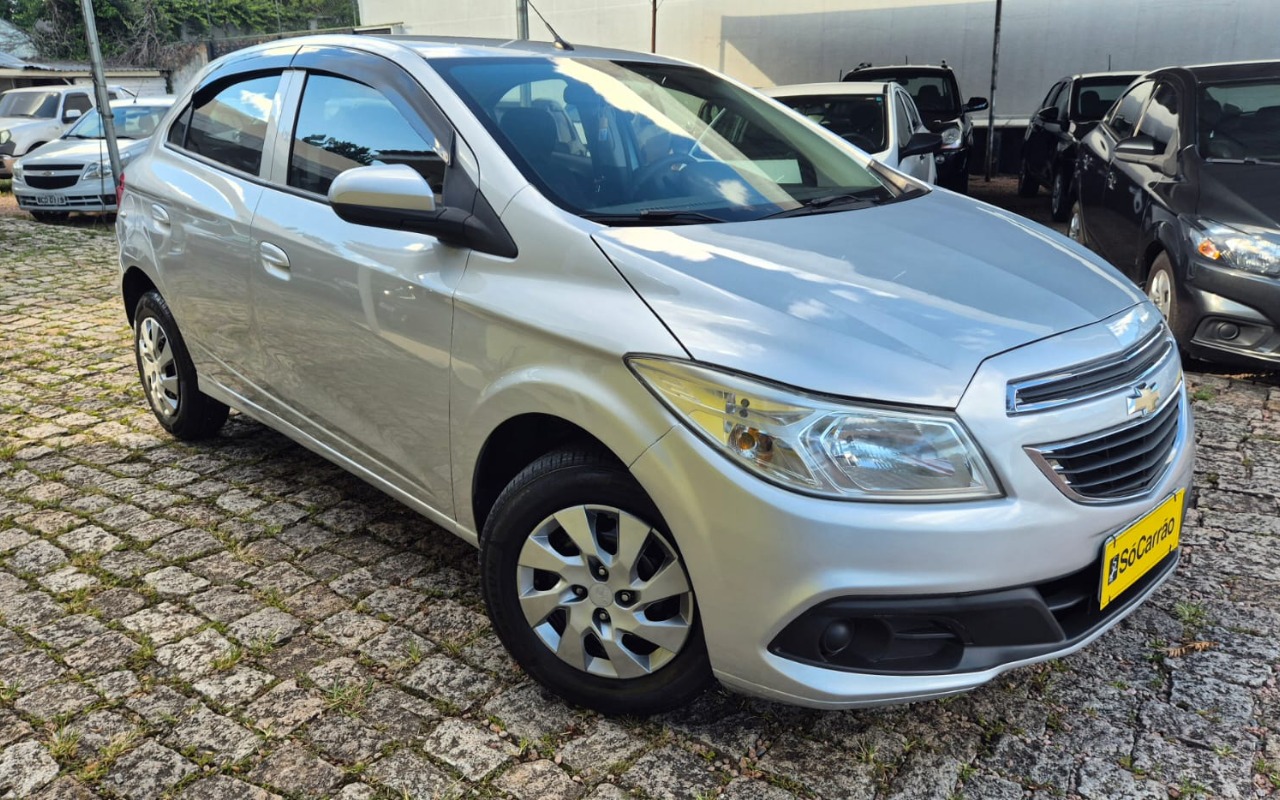 Chevrolet Onix 2014 Prata — foto 1 de 3
