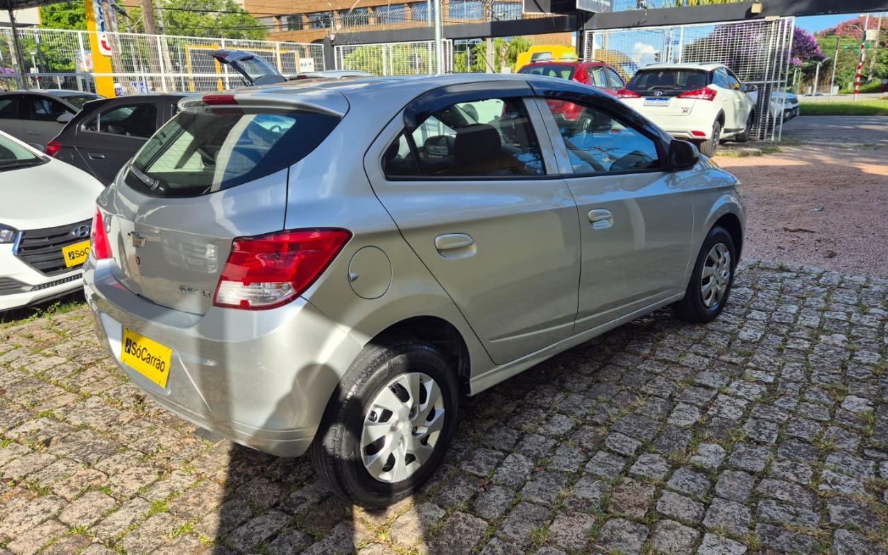 imagem-https://www.socarrao.com.br/sc-vehicle-images-prod/818345/1770815463221-V2hhdHNBcHAgSW1hZ2UgMjAyNi0wMi0xMCBhdCAxNy4zMS4xMCAoMSkuanBlZw.jpeg