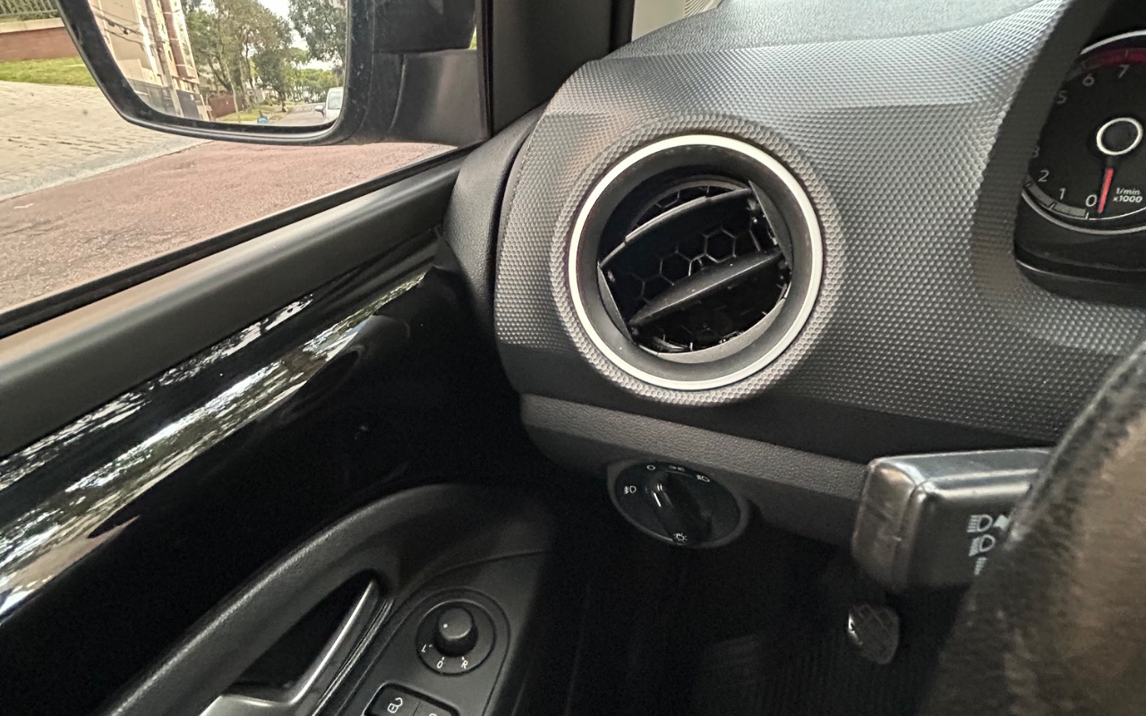 imagem-https://www.socarrao.com.br/sc-vehicle-images-prod/818418/1770816710470-SU1HXzMyODMuanBlZw.jpeg