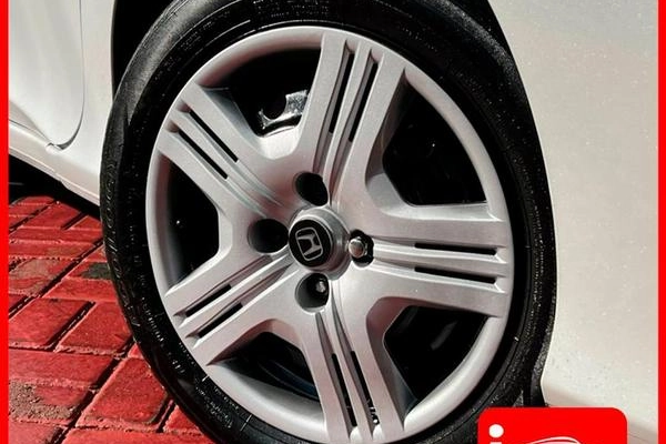 imagem-https://www.socarrao.com.br/sc-vehicle-images-prod/818903/1789066254974-7715743_4_B_2a4ef74ae5.jpg