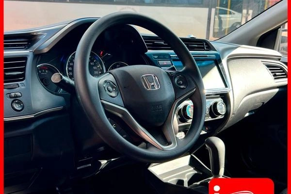 imagem-https://www.socarrao.com.br/sc-vehicle-images-prod/818903/1789066254975-7715743_5_B_47c57e203a.jpg