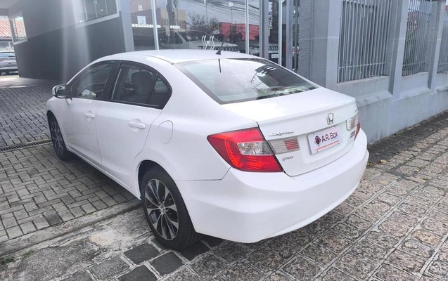 imagem-https://www.socarrao.com.br/sc-vehicle-images-prod/819156/1782829611018-7514601_12_B_165ab69ea3.jpeg