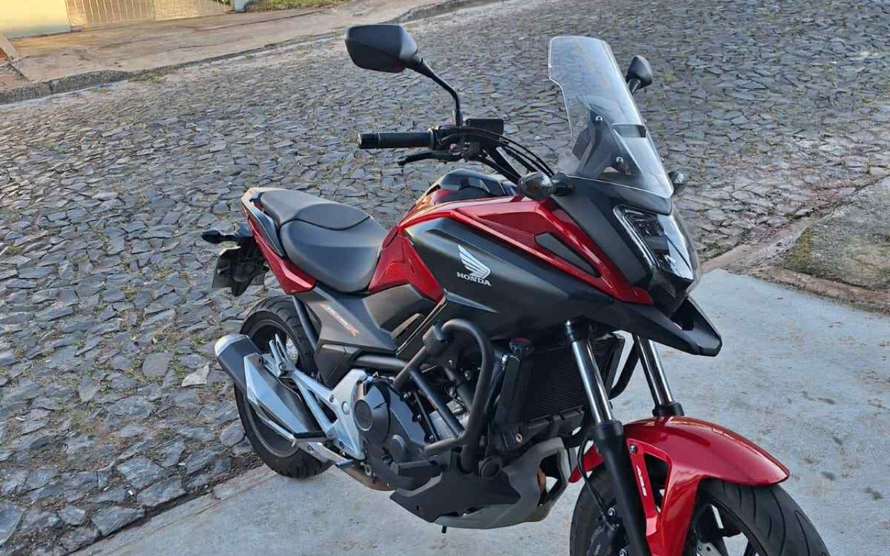 Honda NC 750X/NC 750X ABS  na cor Vermelho em Ponta Grossa / PR - 819289