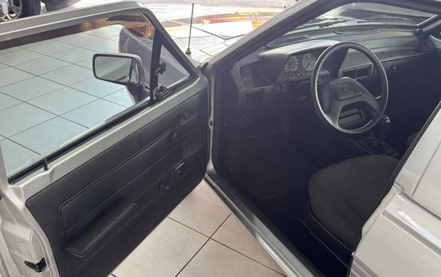 imagem-https://www.socarrao.com.br/sc-vehicle-images-prod/819292/1788293826283-vlr7GRShq7Q30NFoTOyKTfORr16UhkMc.jpg
